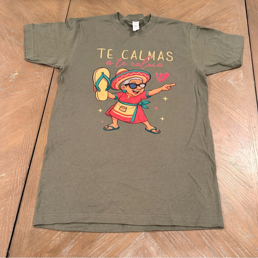 Te Calmas o Te Calmo Graphic T-Shirt Women’s Size Small Funny Spanish Tee Fiest